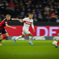 v.l. Hugo Larsson (Frankfurt), Jamie Leweling
Frankfurt, 25.11.2023, Fussball, Bundesliga, Eintracht Frankfurt - VfB Stuttgart