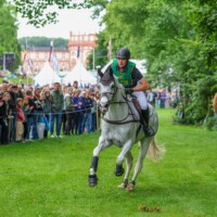 LONGINES PfingstTurnier Wiesbaden am 07.06.2025 im Schloßpark Biebrich Wiesbaden. Vier-Sterne-Vielseitigkeitsprüfung Geländeritt, Konstantin Harting (GER) auf Caspara 6.